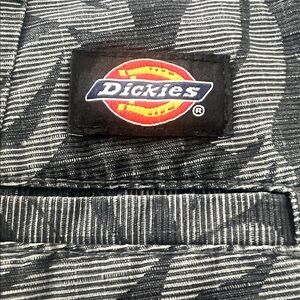 DICKIES - MEN’S CARGO Shorts 🩳 with Gray Leaf Pattern